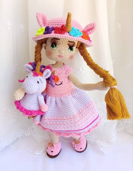 Muñeca con Unicornio